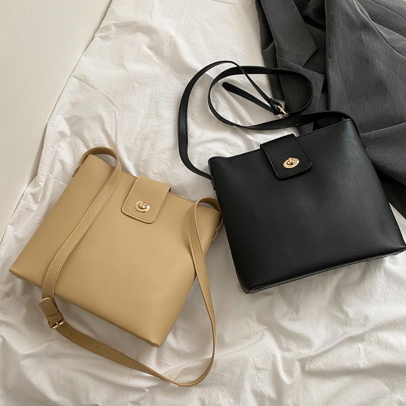

PU Leather Fashion Shoulder Bags for Women 2021 New Commuter Totes Ladies Large Simple Crossbody Bags Handbags Travel Purses Hot, Black