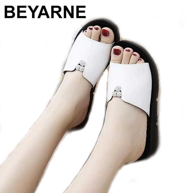 

BEYARNE Mother slippers woman 2020 new wear flat bottom fashion soft bottom slip female sandals1, Black