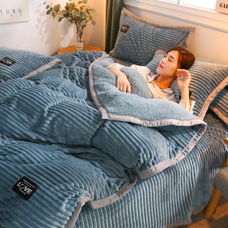 

Thickened Magic Velvet and Lamb Velvet Flannel Bedding Solid Color Coral Four-piece Suit, White