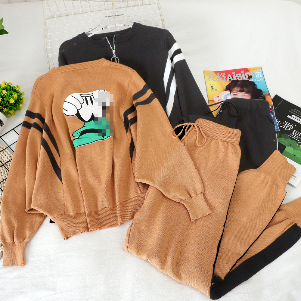 

2021 New Net red the same two-piece new cartoon dog ice silk sweater with mouth pants casual suit 6AU6, White