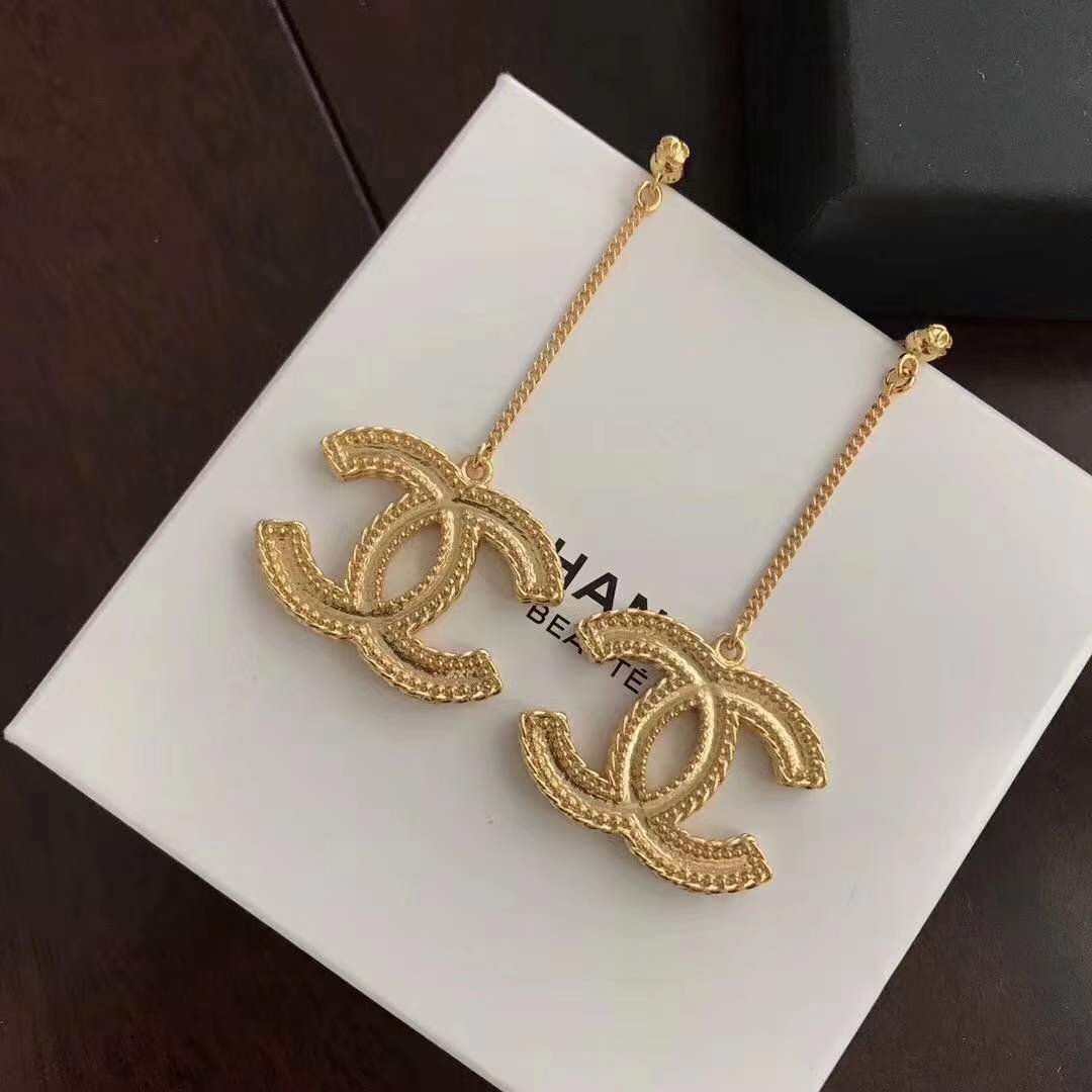 

CHANEL gold earrings with box