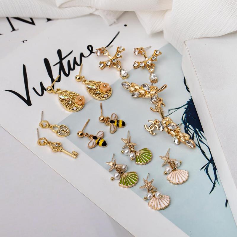 

2020 new shell metal rhinestone earrings women's bee sweet simple earrings women's wedding gifts