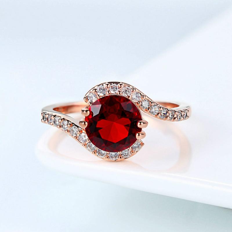 

Wedding Rings Exquisite Rose Gold Plated Women's Ring Inlay Round Red Gems Crystal Cocktail Party Fashion Jewelry Lover's Gifts