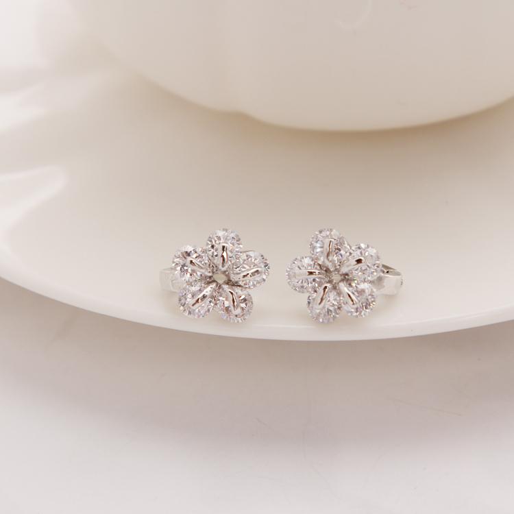 

MINHIN Briliant Zircon Hoop Earring For Girl Bridal Beautiful Flower Design Earring New Coming Jewelry