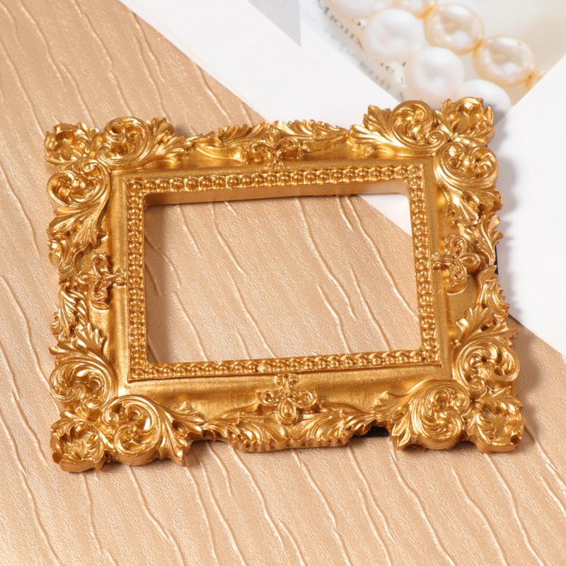

Retro Resin Picture Frame Golden Mini Photo Frame Desktop Ornament Jewelry Display for Bedroom