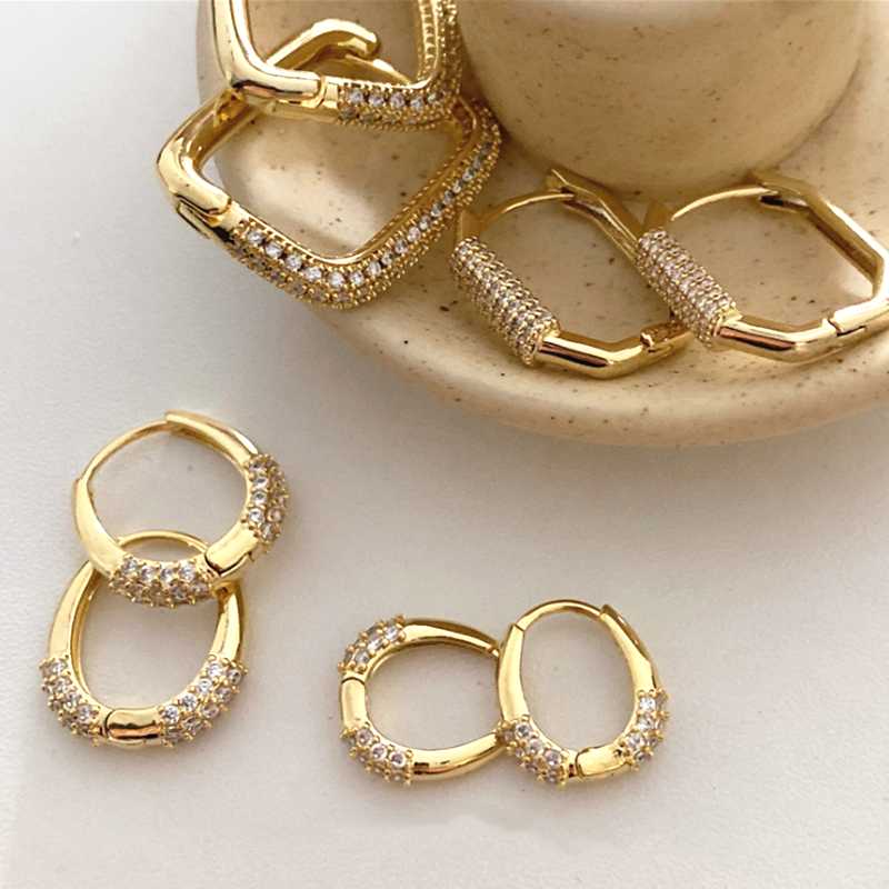 

Simple Exquisite Gold color Ear Clip Earrings for Femme Pave Inlaid Zirconia ellipse Round Earring Bijoux Pendant