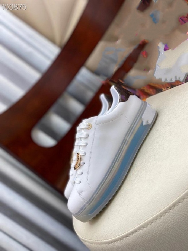 In early spring of 2021, the new style casual shoes with metal buckle leather size 35-41