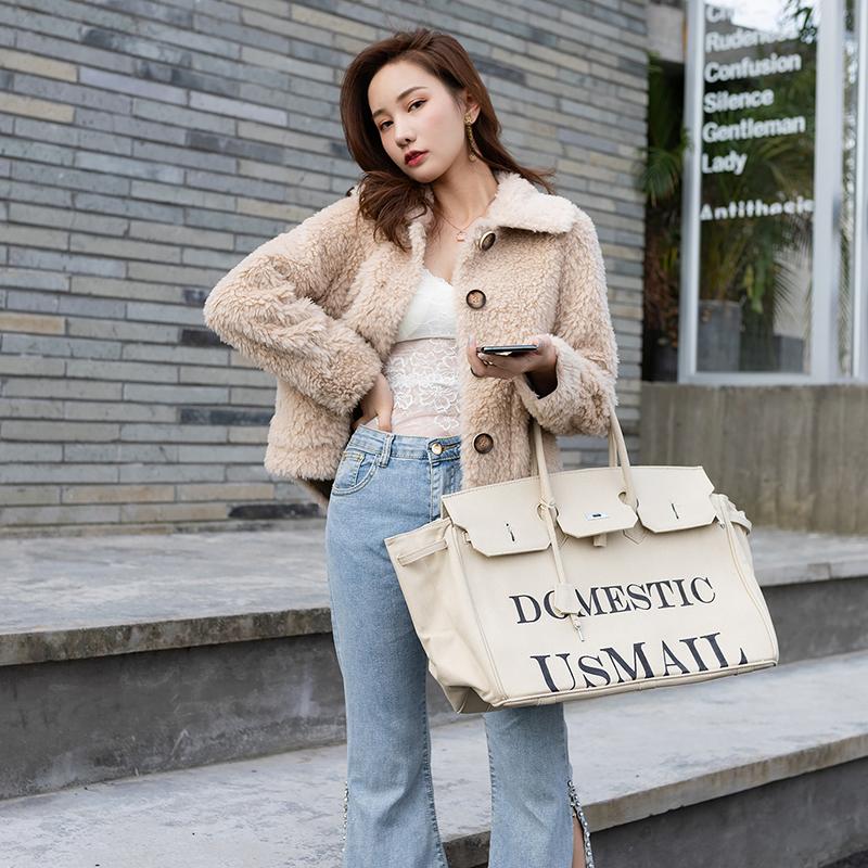 

Women 2021 Winter Fashion Sheep Shearing Coat Female Short Section Real Lamb Fur Outwears Ladies Solid Color Loose Jackets V155, Fengyehuang