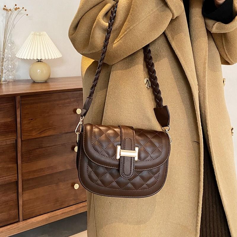 

Small Diamond Lattice Saddle Shape Bags for Women 2021 New Handbags Female Leather Plaid Crossbody Bag Weave Strap Shoulder Bag, Black