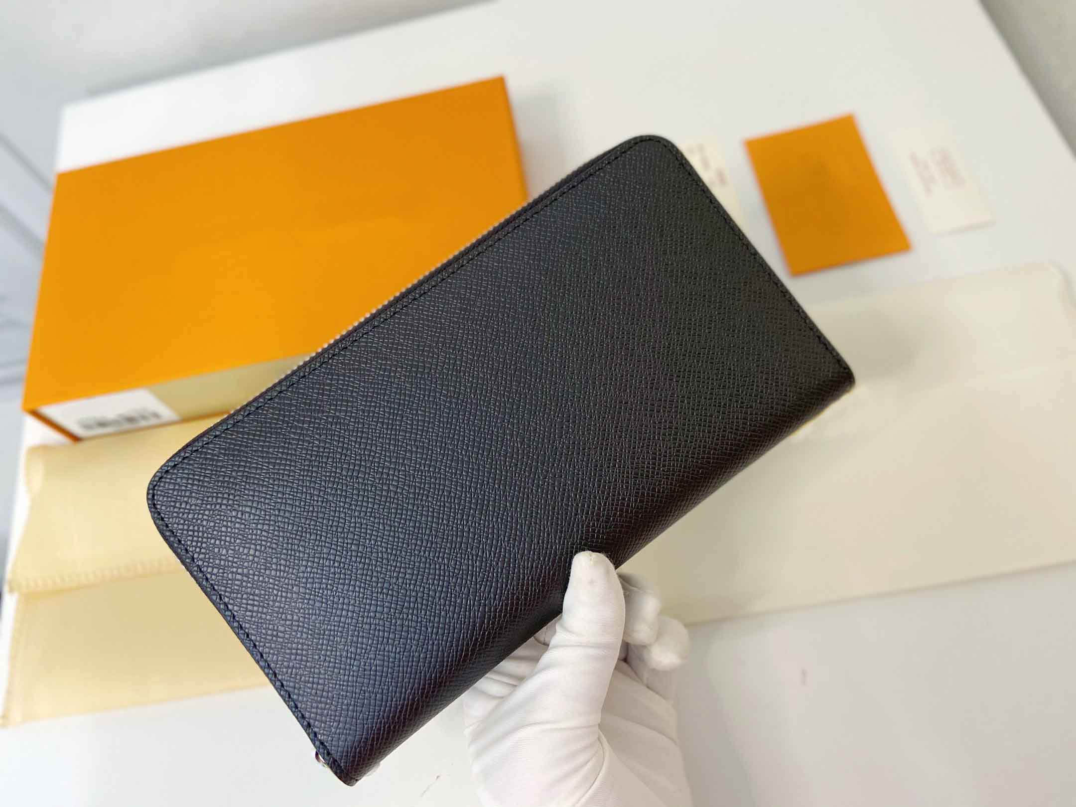 

Fashion men women clutch wallet leather single zipper wallets lady long classical High capacity purse original box card holders 60003 21x11, Red;black