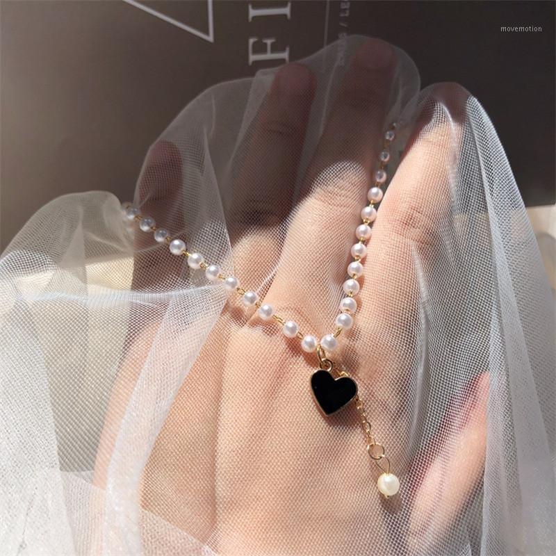 

Trend French Goth Vintage Pearls Aesthetic Red Heart Choker Short Chain Necklace For Women Egirl Party Jewellery New Year Gifts1