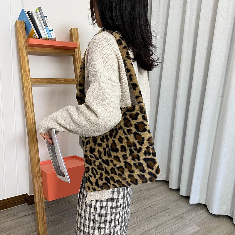 

2021 New Personality Versatile Plush Bag Women's Large-capacity Crossbody Shoulder Bags Fashion Leopard Print Handbag Gift, White