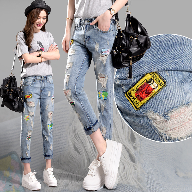 

2021 New Spring Summer Women Hole Fashion Loose Chic Embroidered Patch Casual Ripped Jeans Female Hallen Nine-point Denim Pants 458 96tz, Light blue