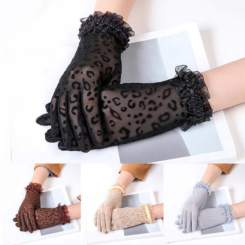 

Women Vintage Sheer Short Lace Gloves Party Wrist Length Floral Gloves for Dinner Fancy Costume Accessories