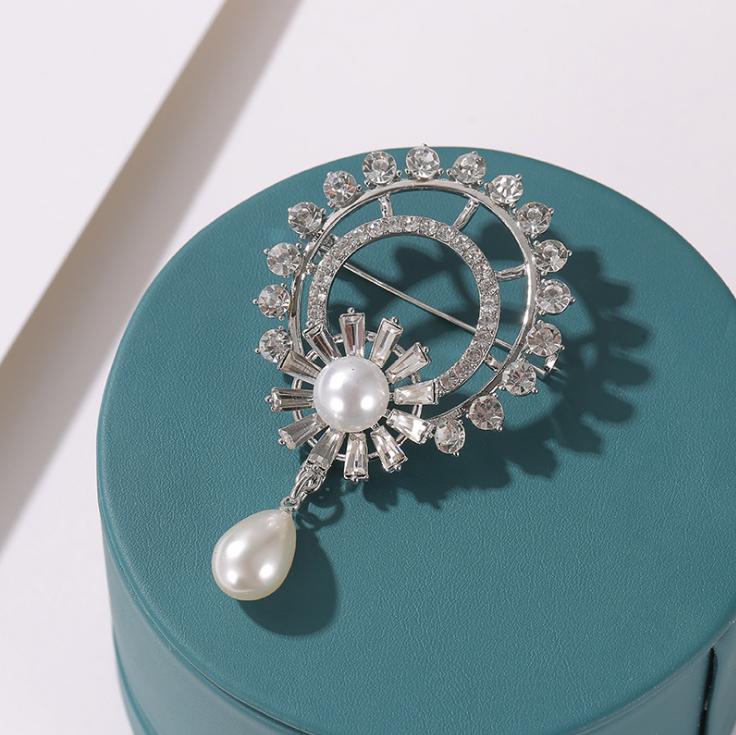 

Spot New Brooch Anti Light Korean Version East Gate Flower Fashion Brooch Button Clothing Accessories