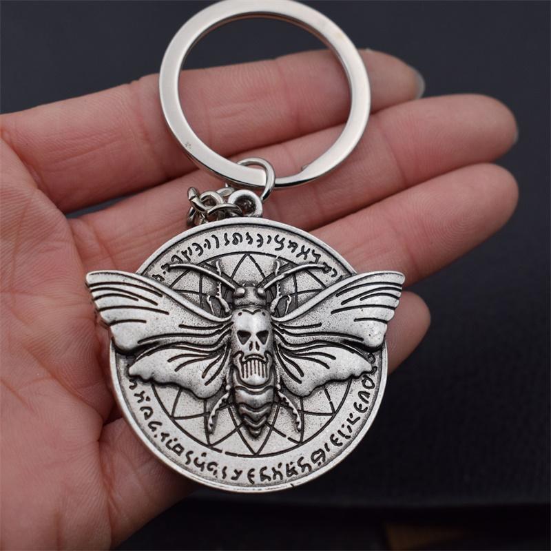 

Keychains 1pcs Round Dead Head Skull Butterfly Hawkmoth Keychain Christmas Gift