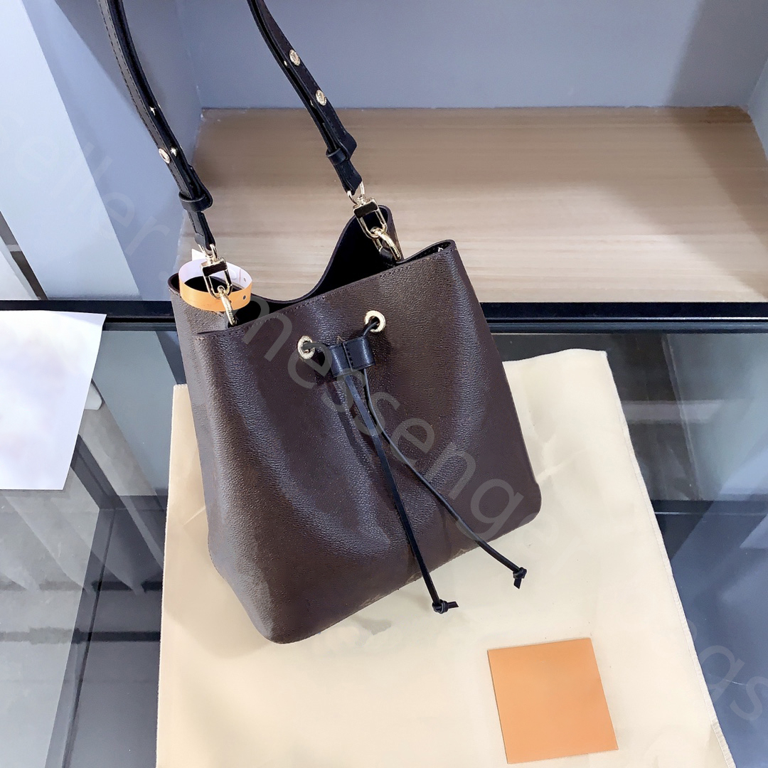 2022 nouveau cordon épaule dame sac à main en cuir véritable fourre-tout de luxe baril femmes célèbre designer seau sacs à main Top mode Cross Bo
