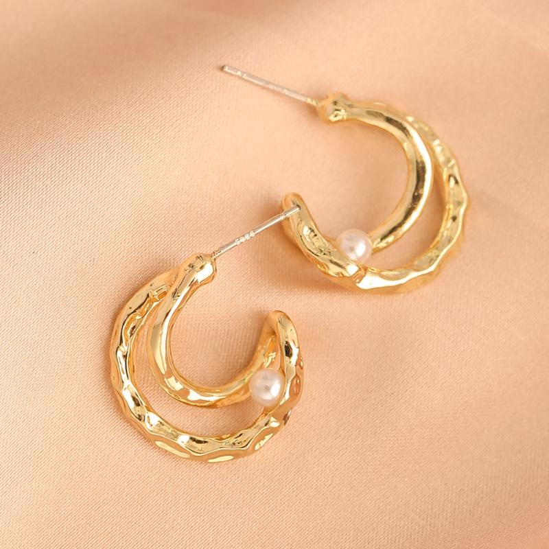 

Hoop & Huggie Lost Lady Punk Geomtric Metal C Shaped Earrings For Women Vintage Simulated Pearl Statement Wholesale Jewelry Gift