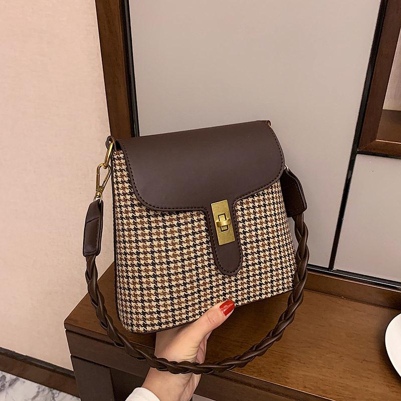 

2021 new trend messenger bag Bucket Bag, Black