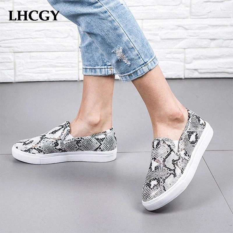 

Plus size 35-43 Women Flats Snake Pattern Loafers Platform Shoes Leopard Slip on Flat Shoes Pu Leather Casual Sneaker 7653 #5b6x, Black