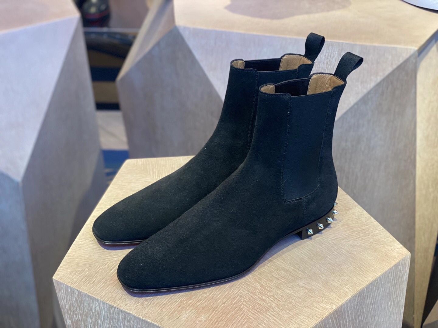 

Winter Designer Men's Red Bottom So Roadie Flats Famous Ankle Boots Black Suede Leather Men Motorcycle Knight Boots Walking Shoes Best Gift, Originalbox