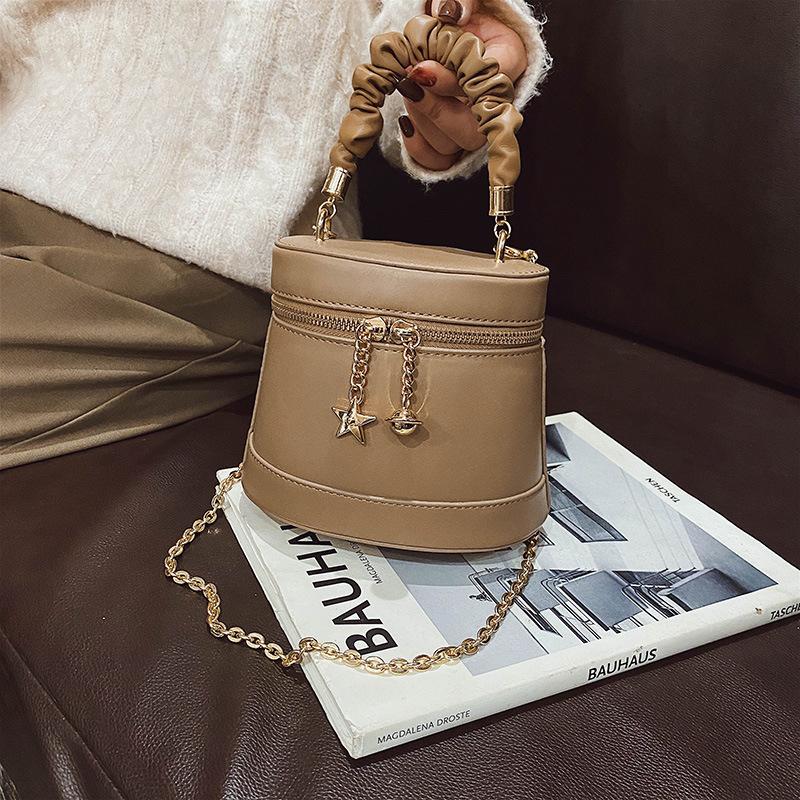 

2021 New Fashion Brand Designer PU Bucket Bag High Quality Chain Round Bucket Messenger Bag Retro Casual Simple Ladies Handbag, Black