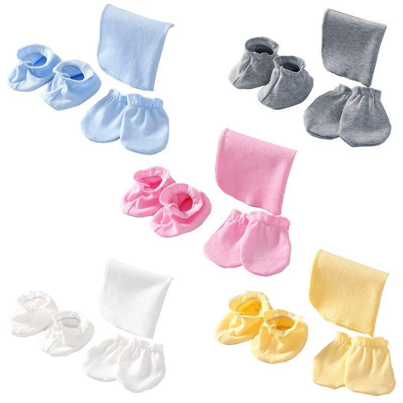 

Baby Newborn Soft Cotton Saliva Towel Gloves Foot Cover Set Anti Scratch Mittens Feeding Burp Cloth Bib Socks Kits1, White