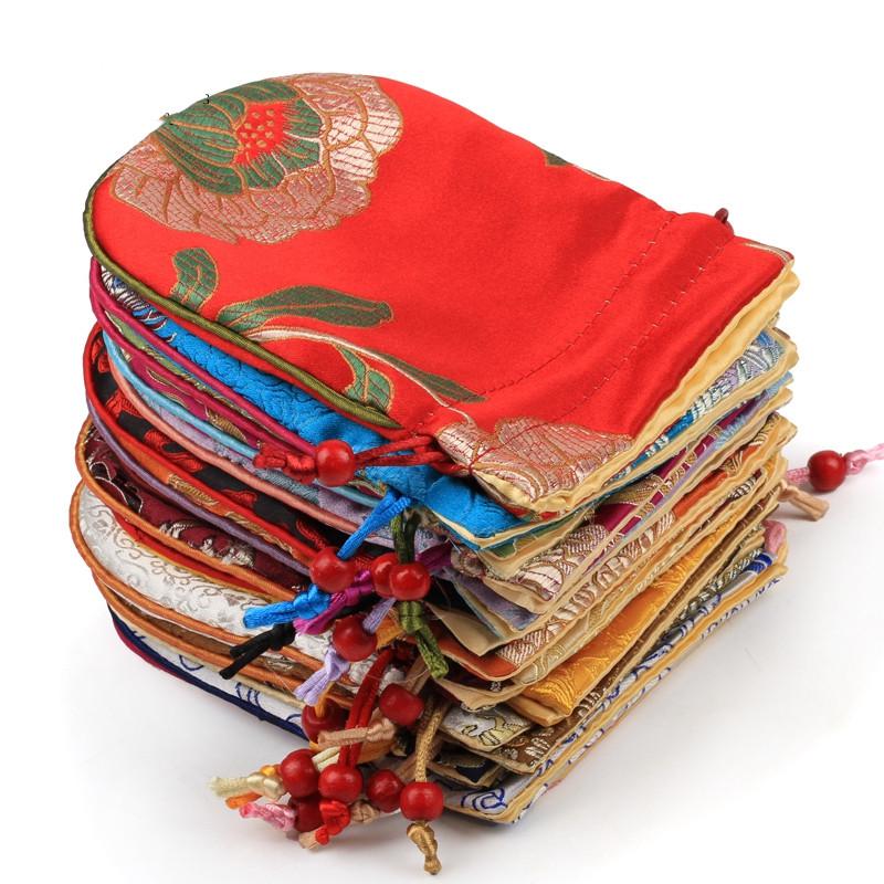 

30pcs Cotton Filled Small Thicken Drawstring Christmas Party Favor Bags Chinese Drawstring Silk Brocade Jewelry Gift Pouches