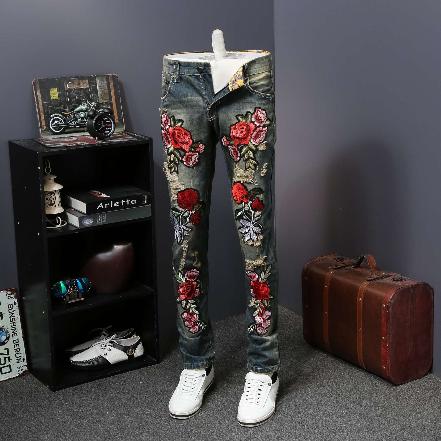 

Hip Hop Denim Pants Men Trousers 2019 Fashion Flower Embroidery Men Jeans Summer New Skinny Jeans Men Casual Slim Fit Blue C1123, Retro blue