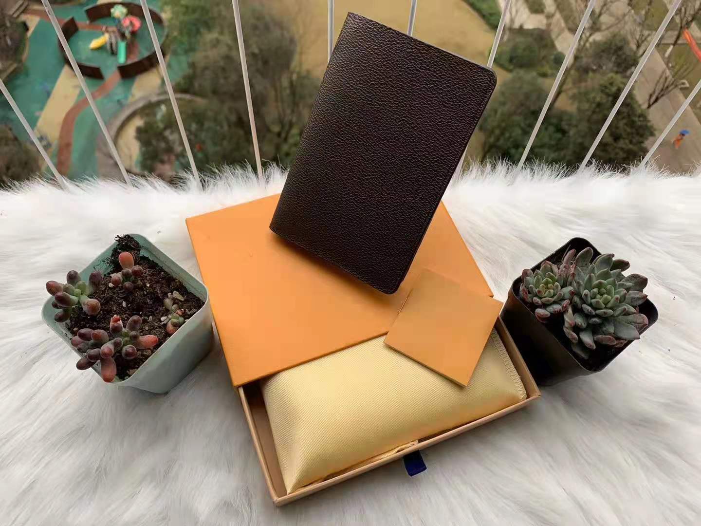 

With Box Mens Passport Wallet 2018 Men's Card Holder Leather Women Purse Covers For Passports carteira masculina, Embossed black
