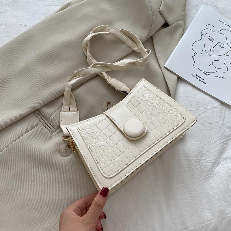 

Underarm bag female bag 2021 new trendy net red chain small square niche design wild ins messenger, Black