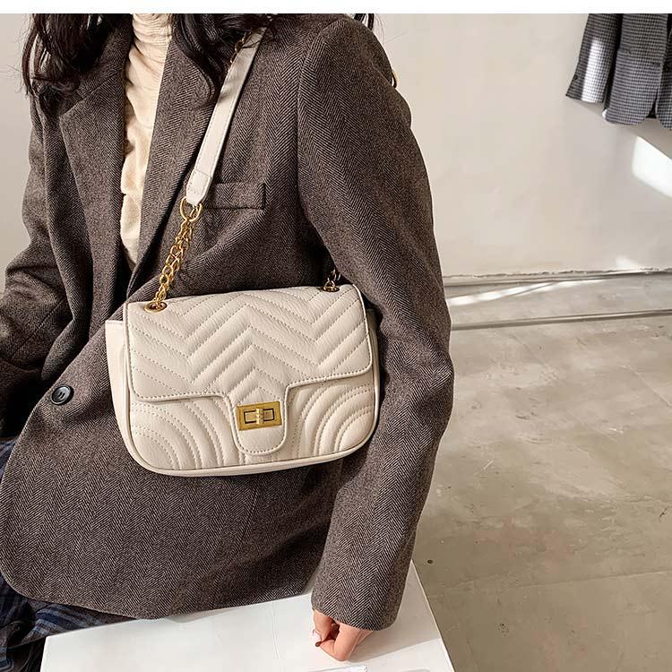 

Capacity Bag Women Office Chain Shoulder Bag Travel Luxury Handbags for Girls Leather Pu Quilted Bolsa Feminina, 01