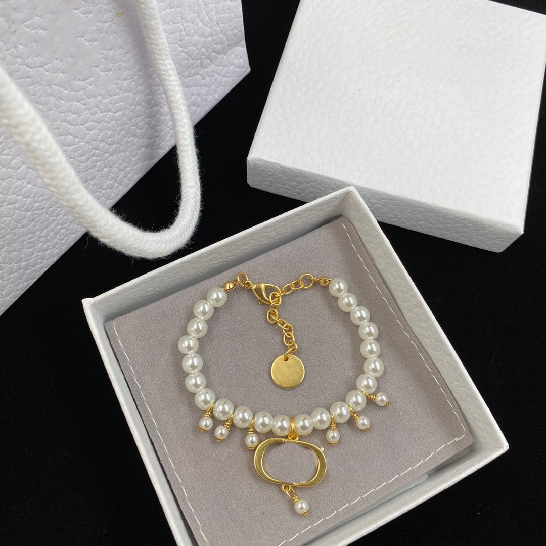 

Top luxury designer bracelet high quality pearl bracelet for woman design necklace is on jewelry supply