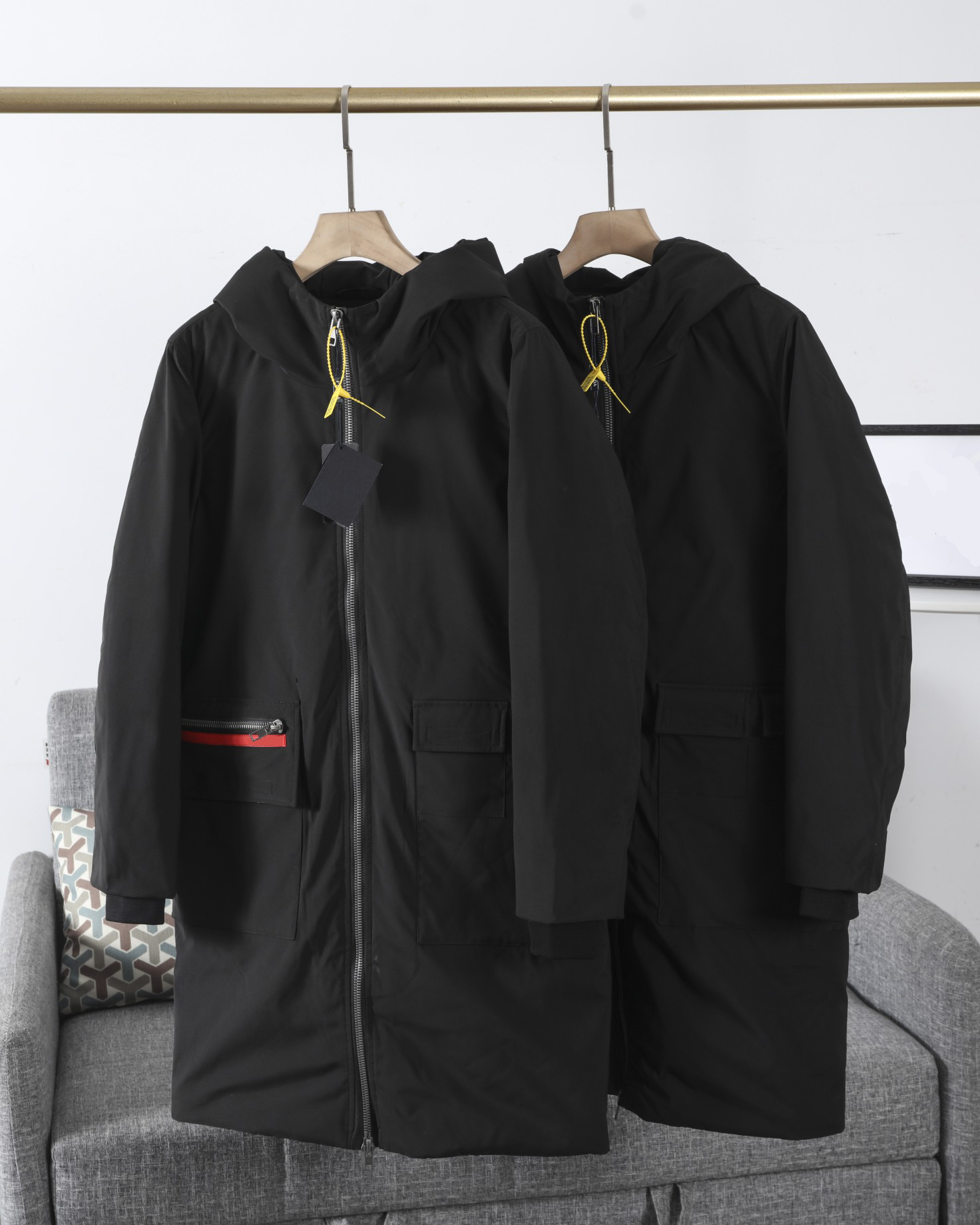 

2020 European hot models mens down jacket retro warm winter coat 3D dense woven double Internal Windproof and waterproof winter long coat, Black