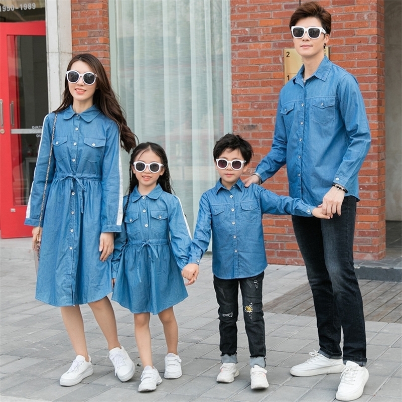 

Korean Casual Styel Mother Daughter Jeans Dress Family Matching Denim Shirts Blouse Jackets Father Mother Son Outfits 201104