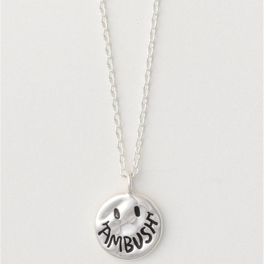 

2021 New Ambush Round Pendant Necklace Men Women Original Gift Box and Cloth Bag Accessories Jewelry 2lrr