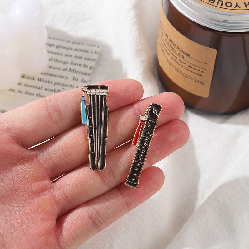 

Forget envy CP film and television peripheral brooch with people derived Brooch metal badge flute forget machine piano