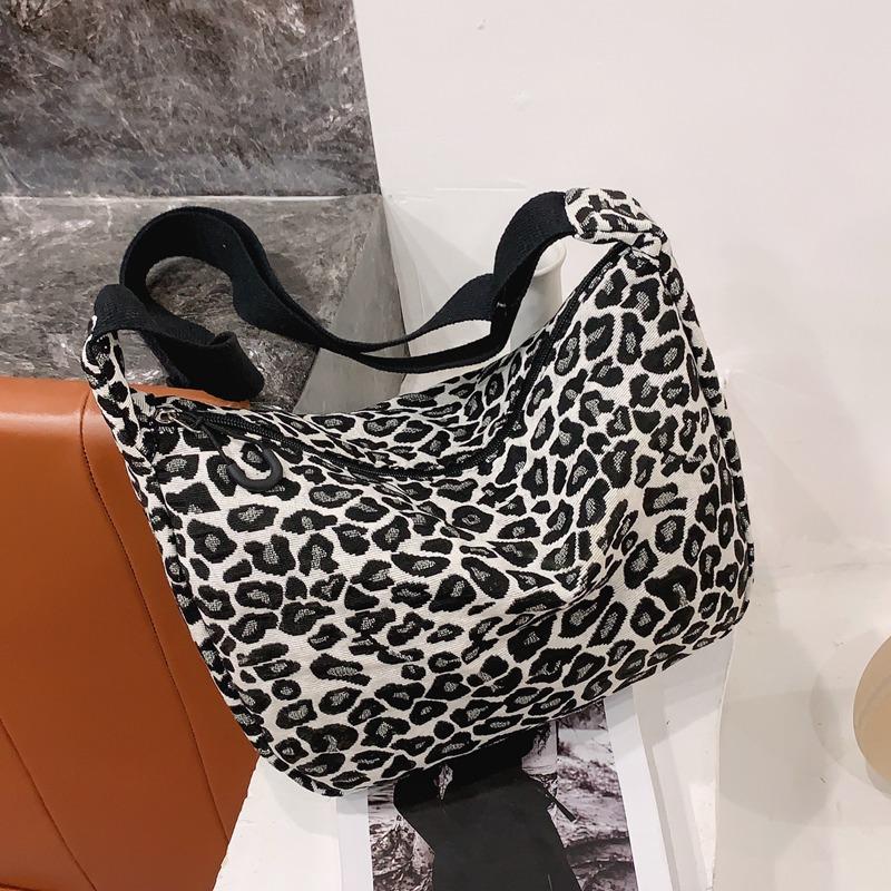 

Leopard Plush Shoulder Bags for Women's Autumn And Winter Fashion ladies Vintage Handbags women Large Capacity Messenger Bag, Black
