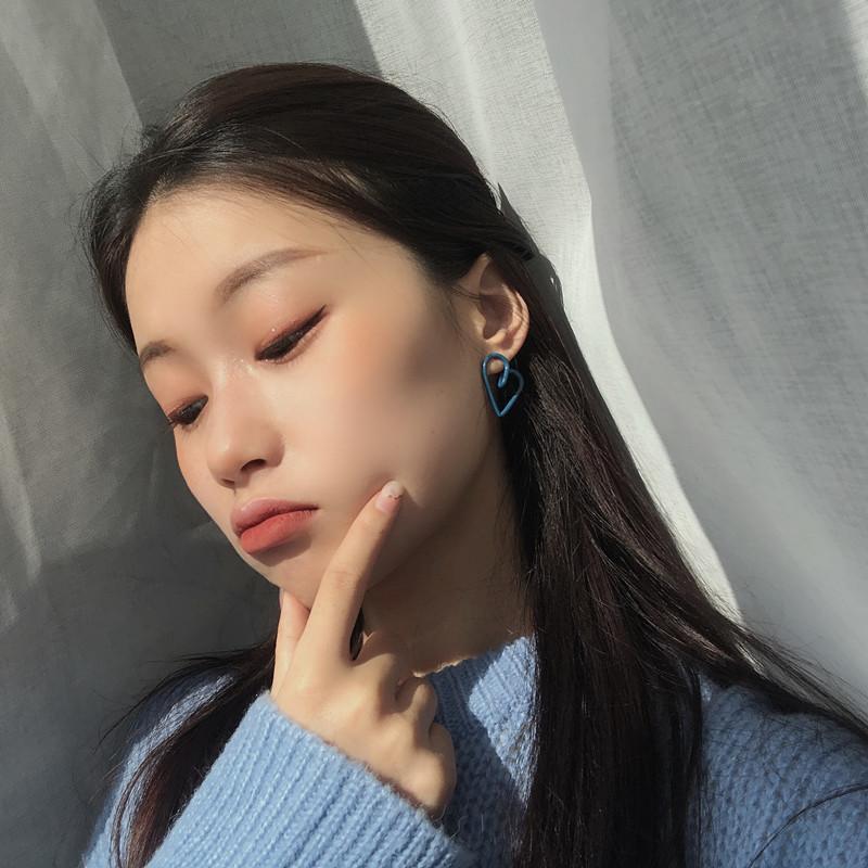 

TIMEONLY Korean Minimalist Hollow Out Love Heart Earrings for Women Girls Spray Heart Small Stud Earrings Temperament Jewelry