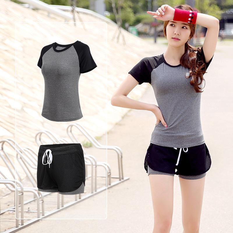 

Summer Gym Clothes Sports Two-Piece Suit Female Slimming Dry Running Yoga Short Sleeve Gauze Mock Two-Piece Shorts1, Gray short sleeve greyish black shorts