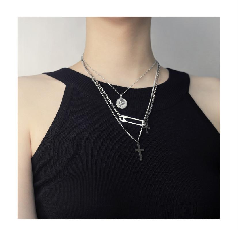 

Three popular nightclub titanium steel cross streets of Europe and the United States hip-hop pendant layer overlay necklace