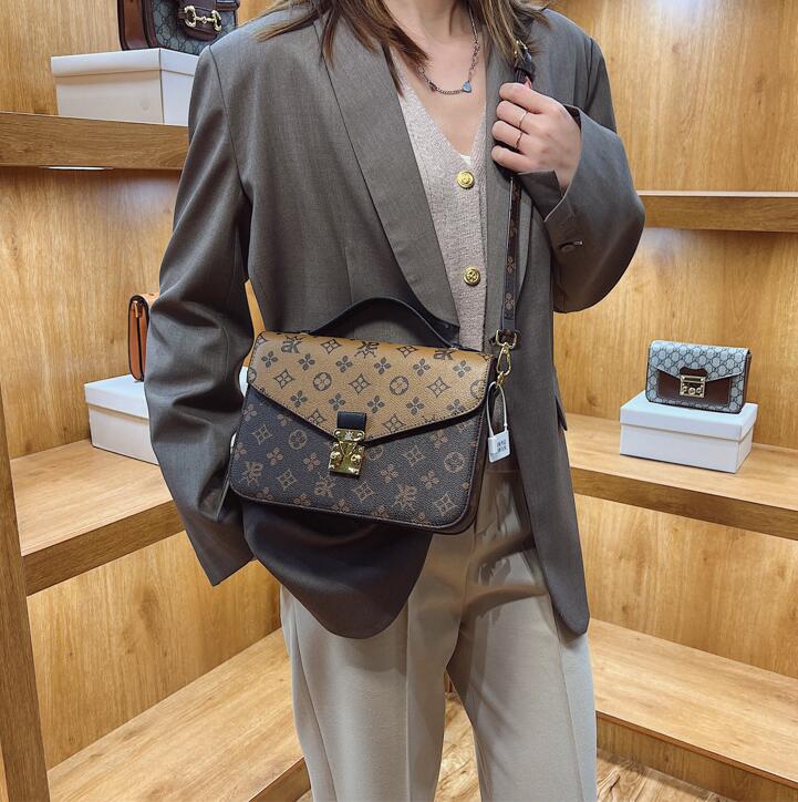 

Wholesale factory ladies leathers shoulder bags elegant atmosphere square buckle handbag street personality contrast leather backpack retro printed postman bag, Brown-8211