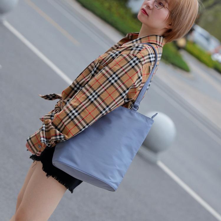 

Fashion Temperament Women's Memory Cloth Nylon Waterproof Shoulder Bag Large Capacity Leisure Handbag, Light green