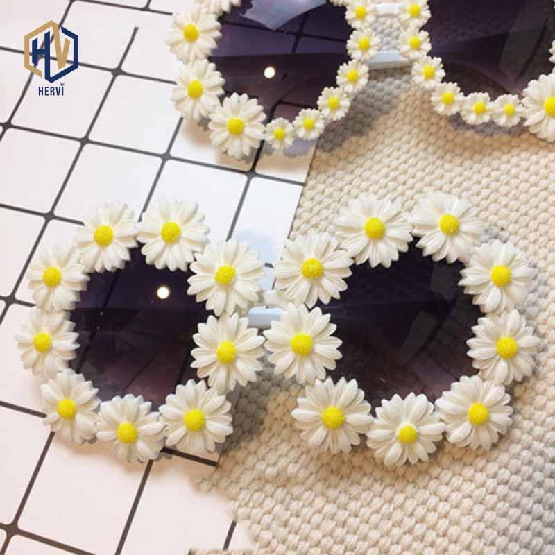 

2020 Fashion Round Sunglasses Women PC Flower Pearl Beach Vacation Sun Glasses Gradient Eyeglasses UV400