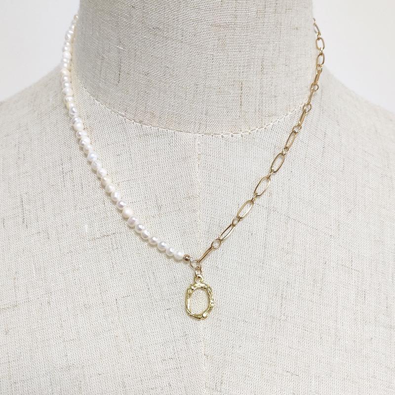 

2021 Women Short Necklace Natural Pearl Gold-color Chain Stitching Statement Choker 26 English Alphabet Letter Pendant Jewelry