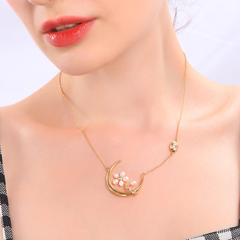 

High Quality Cute Zircon Acrylic Moon Necklace For Women Charming Wedding Gift Neckalce Jewelry Accessory Handmade
