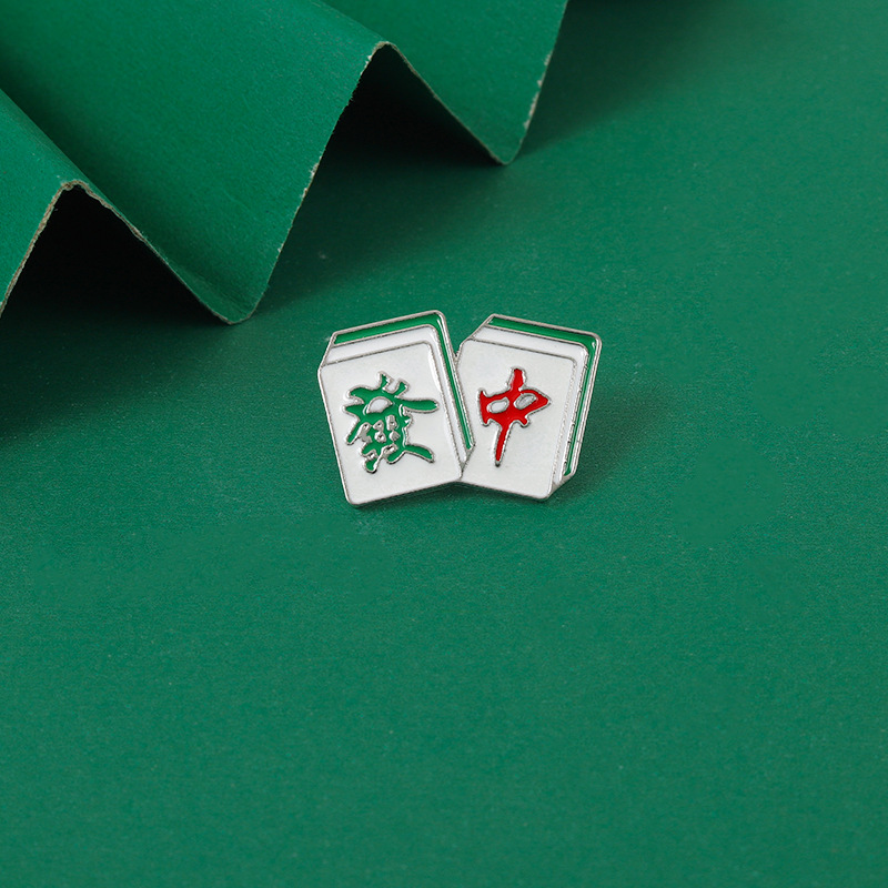 

Chinese Classic Series Hongzhong Rich Mahjong Model Brooches Pins Unisex Geometric Alloy Cowboy Badges Accessories Backpack Sweater Denim Clothing Brooch Pin