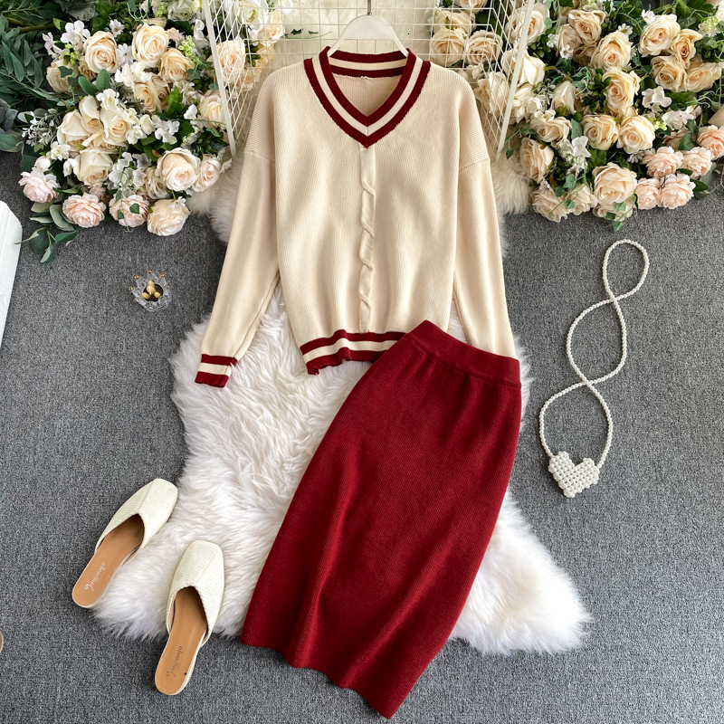 

2021 New Female solid autumn knitting neck long striped shirt tops high skirt pieces together MSB8, Red