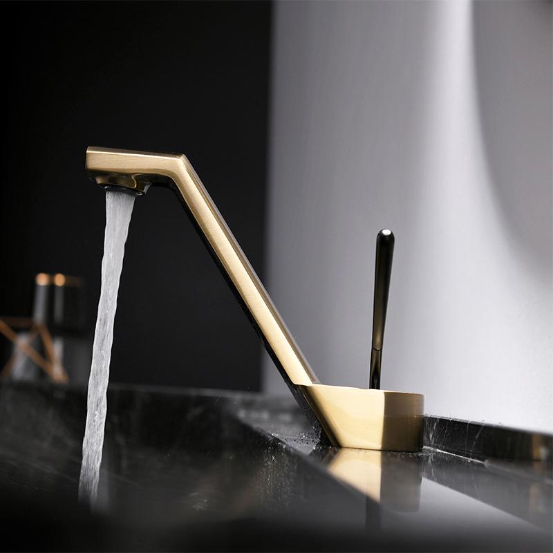

Bathroom Basin Faucet Solid Brass Brush Gold Bathroom Faucets Cold and Hot Water Mixer Sink Tap Single Handle Deck Mounted Taps