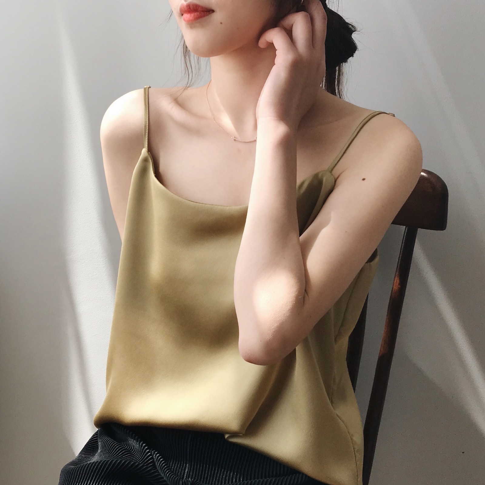 

2021 New High Quality Summer Satin Women Camiole Chic Tops Female Short Sexy Solid V-neck Loose Casual Camis Strapless Top Smooth Fc1g, Black